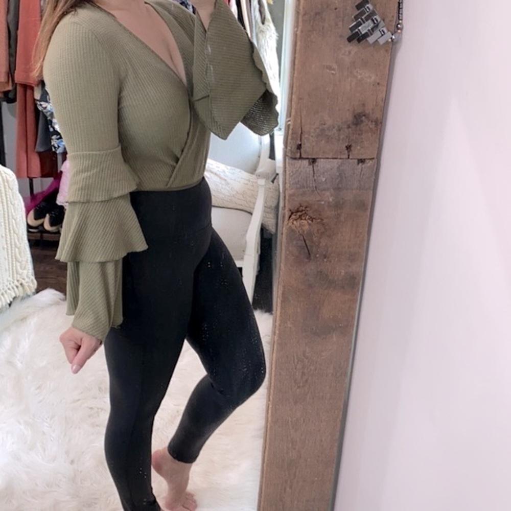 Peach Love waffle knit top size small olive green - Picture 5 of 9